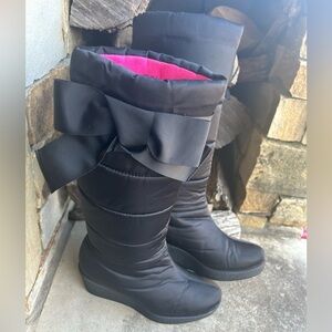 Kate Spade Cagney Wedge black quilted boots with pink lining Sz-7.  E